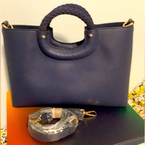 Navy blue crossbody with braided handle. Cute summer bag! - Picture 1 of 1